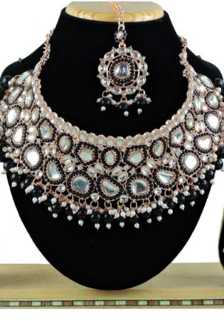 Picture of Beautiful Black Necklace Set