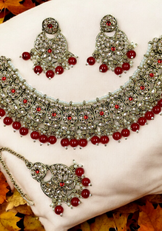 Picture of Delightful Maroon Necklace Set