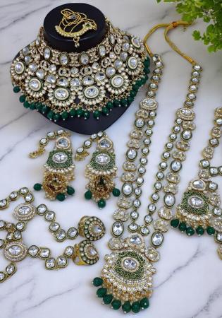 Picture of Enticing Rosy Brown Necklace Set