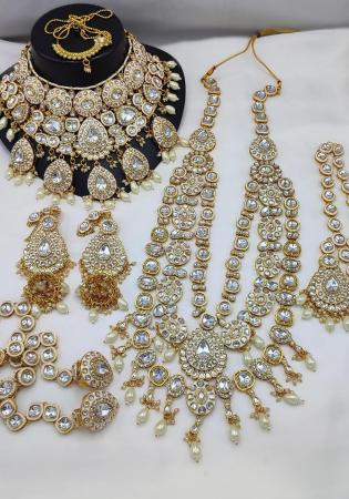 Picture of Alluring White Necklace Set