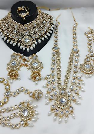 Picture of Beautiful Sea Shell Necklace Set